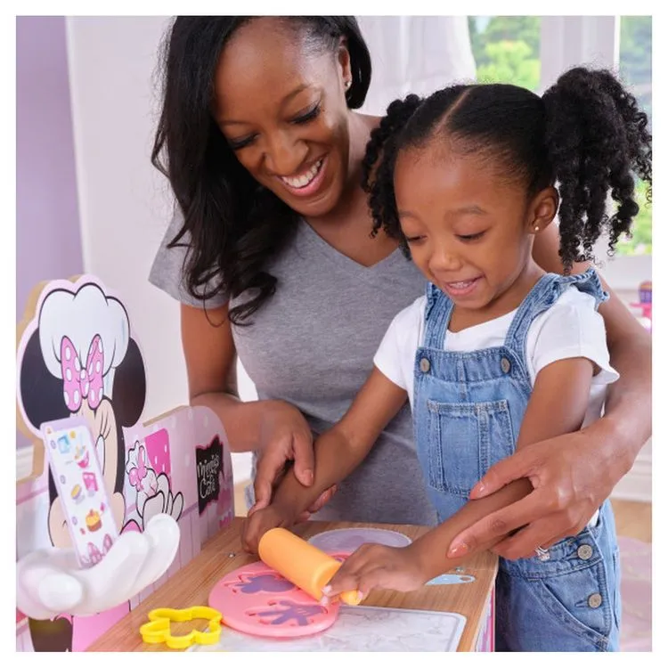 Kidkraft Boulangerie & Café Minnie Mouse 7 Kidkraft Boulangerie & Café Minnie Mouse – Image 5